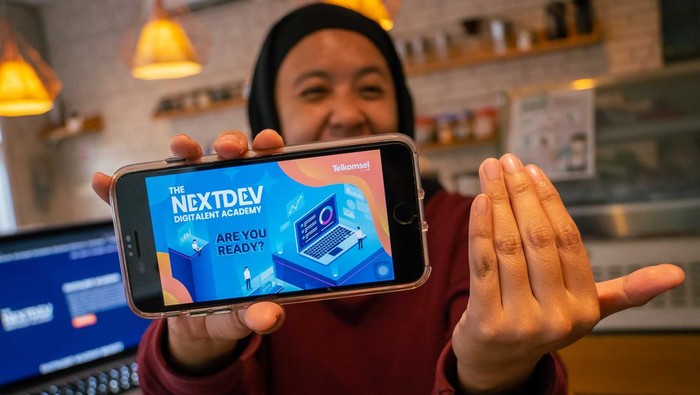 Telkomsel menjaring talenta anak negeri melalui program The NextDev Digitalent Academy 2022.
