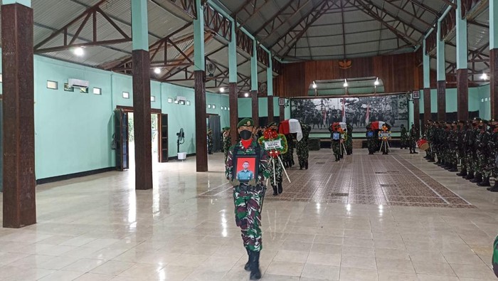 Upacara pelepasan jenazah 3 prajurit TNI yang gugur ditembak KKB di Papua (Dok. Pendam XVII/Cenderawasih)