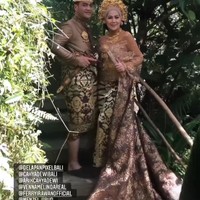 Menjelang pernikahan, Venna Melinda dan Ferry Irawan melakukan foto prewedding di Bali. Keduanya tampil unik dengan pakaian adat Bali.Foto: Dok. Instagram