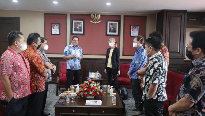 Wagub Sulut Steven Kandouw saat menerima kunjungan Dubes Jerman untuk RI, Ina Lepel (Dok. Istimewa)