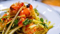 Mirip asinan, inilah Selada Udang Mangga Muda yang cocok jadi sajian keluarga di akhir pekan. Rasanya asam segar karena menggunakan saus yang diracik dari air asam Jawa dan air jeruk nipis. Bahan dan cara membuatnya bisa dilihat di sini. Foto: iStock