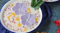 Taro mango sago yang biasa jadi menu restoran ini bisa kamu bikin sendiri di rumah lho! Bahannya ada mangga arumanis, puding rasa taro, mutiara, dan tepung maizena. Dijamin disukai semua! Ini dia resep taro mango sago. Foto: Hestri Susilowati 