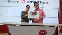 Smartfren mencatatkan diri sebagai operator pertama di Indonesia yang menjalin kerja sama eksklusif dengan Vision+.