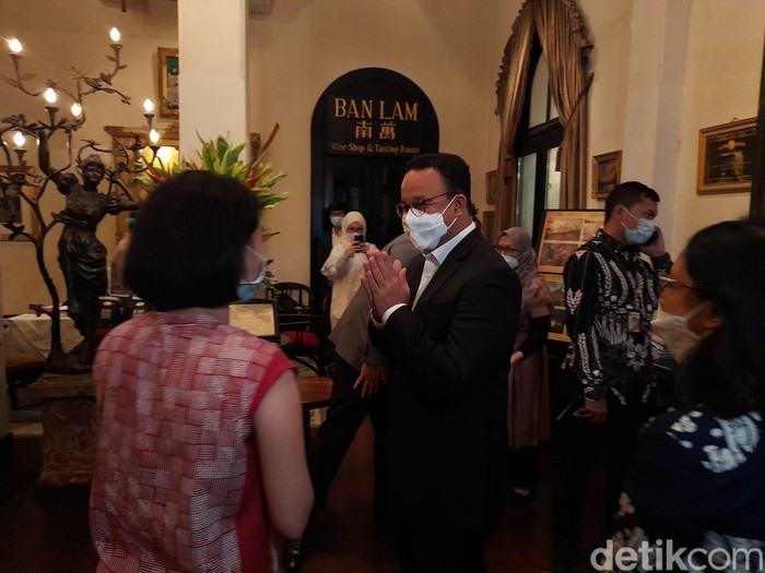 Anies Baswedan dan Ridwan Kamil di acara KTT Y20 di Tugu Kuntskring, 29 Januari 2022. (Marteen Ronaldo Pakpahan/detikcom)