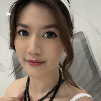 Asty Ananta pun kembali berakting. Dia termasuk dalam deretan pemain serial Virgin The Series yang dibintangi Adhisty Zara. Foto: dok. Instagram @asty_ananta