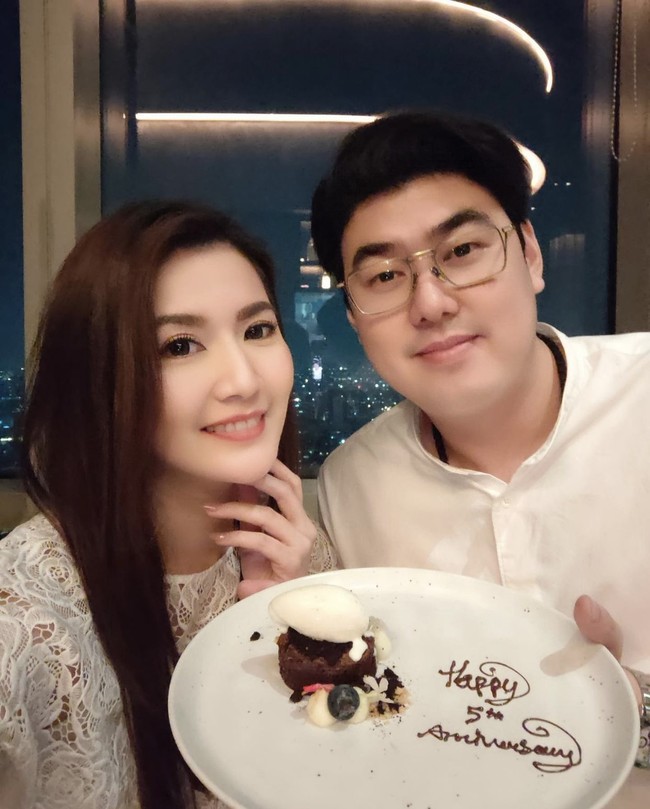 Sebelumnya pada 2016, dunia hiburan dihebohkan dengan pernikahan Asty Ananta yang digelar secara diam-diam di Bali. Sebab saat itu Asty dikabarkan tak mendapat restu dari orang tuanya. Foto: dok. Instagram @asty_ananta