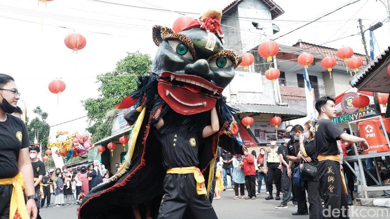Atraksi Barongsai di peresmian Odeon Kampoeng Naga Sukabumi Atraksi Barongsai di peresmian Odeon Kampoeng Naga Sukabumi