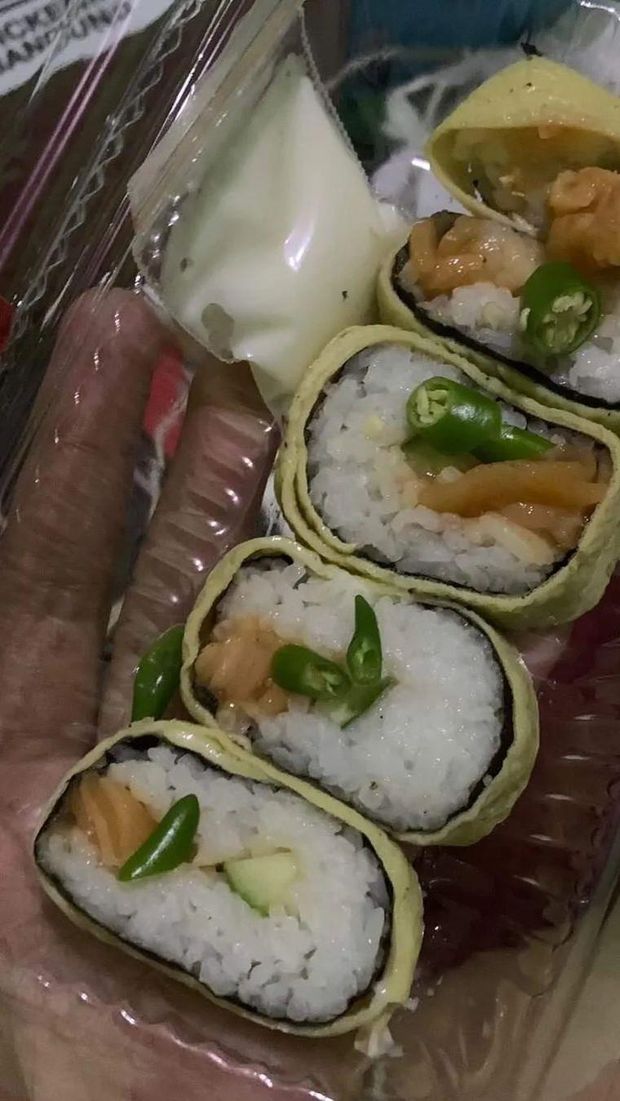 Beli Sushi Dikasih Irisan Cabai Rawit