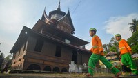 Surau cagar budaya yang didirikan sejak 1896 tersebut masih digunakan secara terbatas untuk pengajian anak-anak setempat.