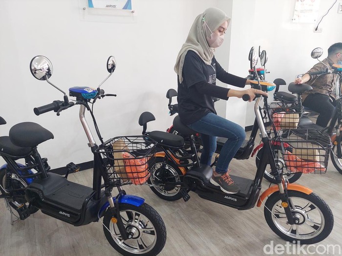 Diler sepeda listrik Jarvis di Surabaya