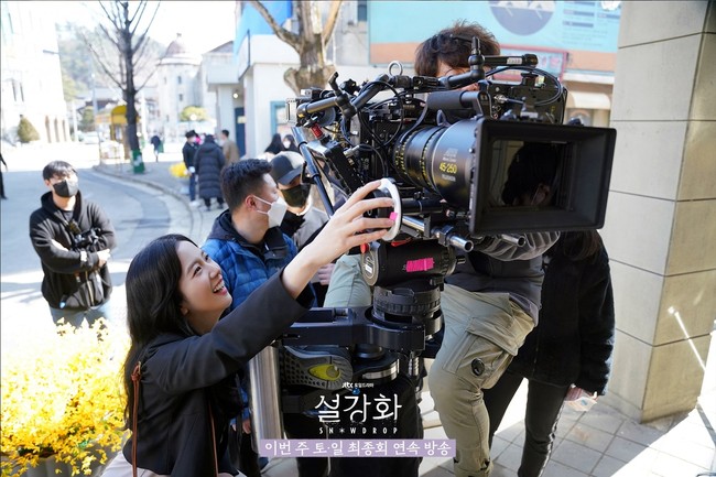 Snowdrop menandai debut akting Jisoo BLACKPINK sebagai pemeran utama. Sebelumnya, dia mengasah kemampuan akting sebagai cameo drama Korea The Producers dan Arthdal Chronicles. Foto: dok. JTBC