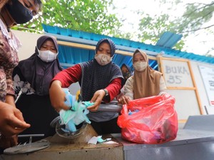 Emak-emak Banyuwangi Sulap Limbah Masker jadi BBM Perahu di Destinasi Wisata