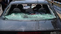 Sebelumnya, video perusakan mobil sedan hitam di pinggir jalan daerah Kapanewon Kasihan, Bantul viral di media sosial.