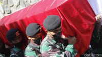 Sebelumnya, Panglima TNI Jenderal Andika Perkasa memastikan teroris kelompok kriminal bersenjata (KKB) yang menewaskan tiga prajurit di Kabupaten Puncak, Papua, bakal diburu. Andika mengatakan pihaknya sudah melakukan evaluasi untuk menentukan langkah ke depannya.