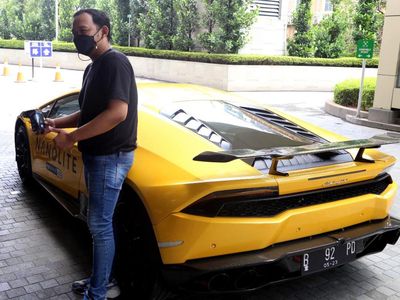 Gokil! Branding Lampu Pakai Lamborghini