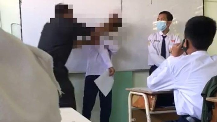 guru pukul siswa di surabaya viral di medsos