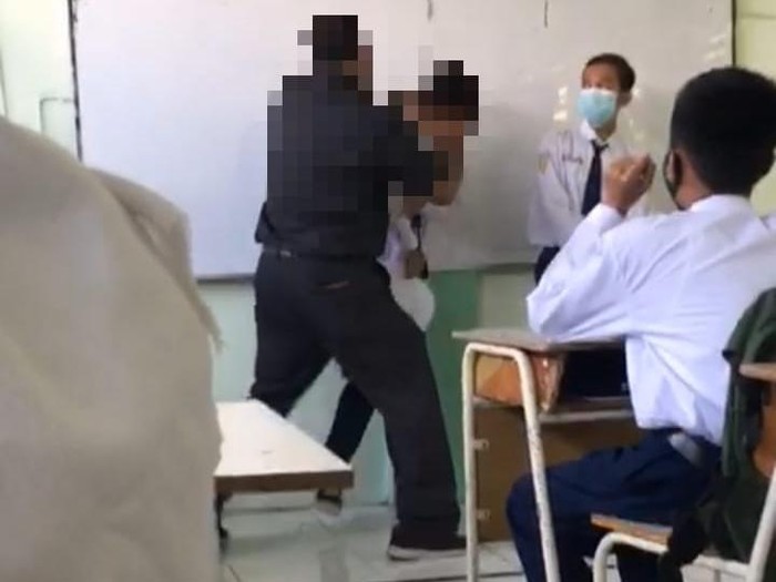 guru pukul siswa di surabaya viral di medsos