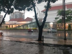 Hati-hati Lho Nawak, Malang Raya Masih Dibayangi Hujan di Siang Hari