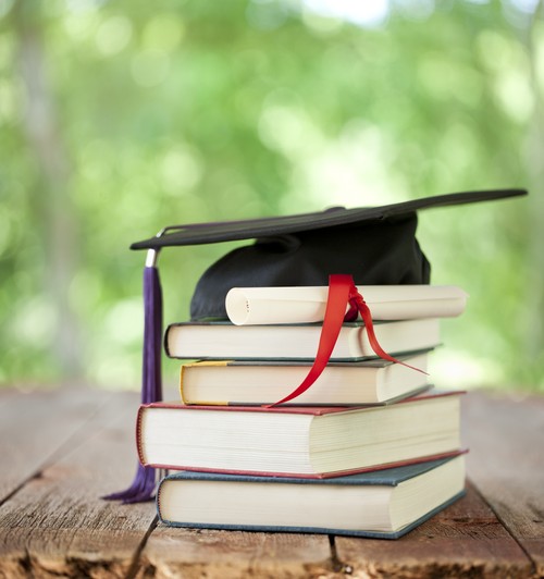 Ilustrasi lulus kuliah wisuda pendidikan beasiswa