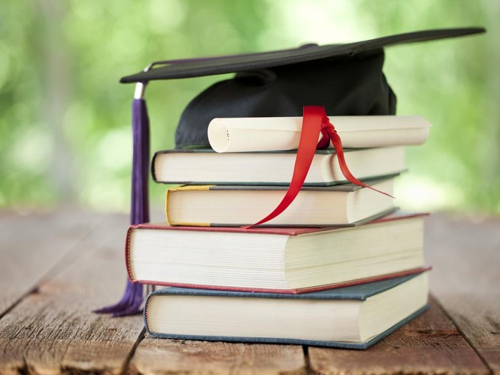 Ilustrasi lulus kuliah wisuda pendidikan beasiswa