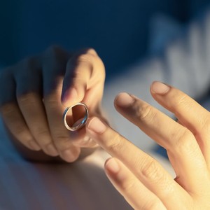 Kisah Pilu Istri Hamil 8 Bulan Diceraikan Suami yang Ingin Anak Laki-laki
