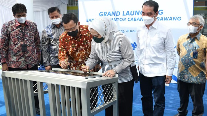 Ini Dia Kantor Cabang Baru Bank BTN Karawang Kantor Cabang Bank BTN Karawang baru saja diresmikan guna membuat perseroan semakin ekspansif dalam menggali potensi bisnis di daerah tersebut baik pendanaan maupun kredit khusus pembiayaan perumahan.