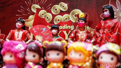 Lenggak-lenggok Fashion Show Anak Ramaikan Imlek di Mall