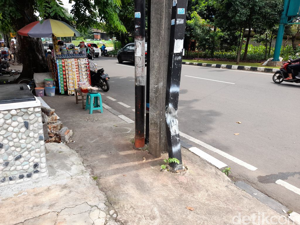 Lokasi dua orang tewas ditabrak taksi online di Tebet, Jakarta Selatan. Peristiwa terjadi pada Oktober 2021. Ini adalah foto 29 Januari 2022. (Marteen RP/detikcom)
