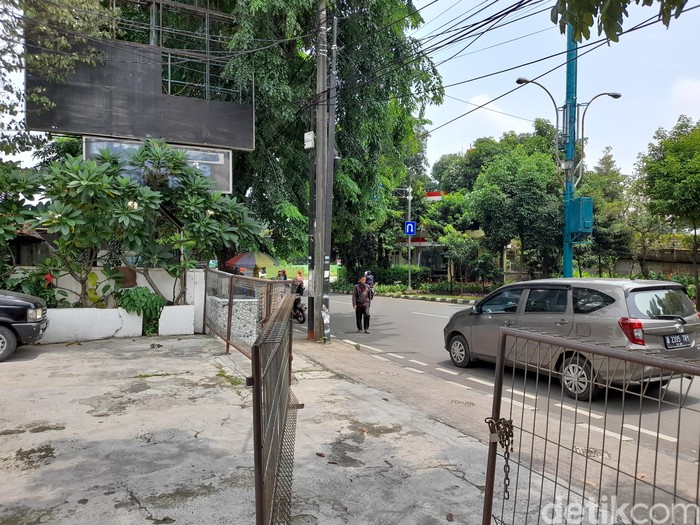 Lokasi dua orang tewas ditabrak taksi online di Tebet, Jakarta Selatan. Peristiwa terjadi pada Oktober 2021. Ini adalah foto 29 Januari 2022. (Marteen RP/detikcom)