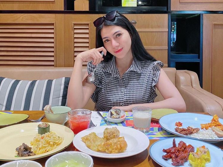 Loli Auristela Aspri Baru Hotman Paris yang Doyan Dim Sum