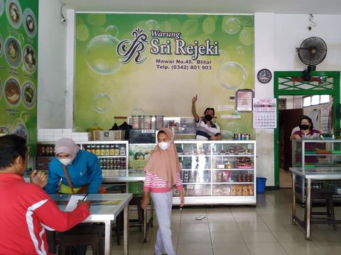 Lontong Cap Gomeh Warung Legend Sri Rejeki Blitar Mengenyangkan, Patut Dicoba