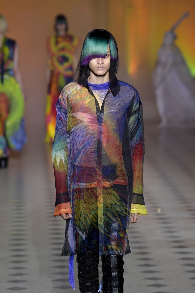 Penampilan Rizal di peragaan yang digelar pada Jumat (27/1/2022) itu sekaligus menjadi penutup manis perjalanannya mencicipi pengalaman modeling di kancah internasional. (Foto: Getty Images/Kristy Sparow)