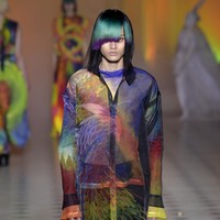 Penampilan Rizal di peragaan yang digelar pada Jumat (27/1/2022) itu sekaligus menjadi penutup manis perjalanannya mencicipi pengalaman modeling di kancah internasional. (Foto: Getty Images/Kristy Sparow)