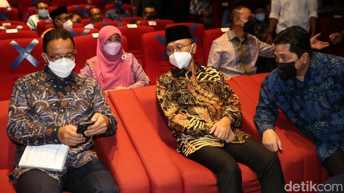 Ketua Umum PAN, Zulkifli Hasan menyampaikan pidato kebudayaan saat acara Zulhas Award. Dia berpidato di depan 3 kandidat potensial capres 2024.