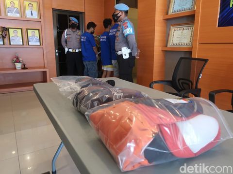 Polisi merilis pelaku perusakan mobil Mercy di Bantul.