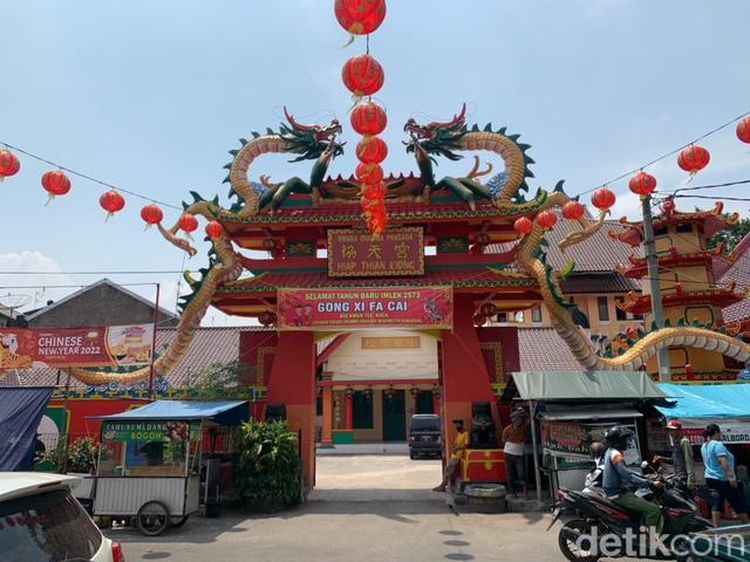 Pesona Kemerahan Imlek yang Khas di Karawang
