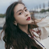 Laporan mengenai dua artis China yakni Angelababy dan Jenny Zhang menyaksikan acara Crazy Horse mendapat sorotan karena negeri Tiongkok melarang keras aktivitas terkait erotisme. Tak hanya menuai hujatan netizen, dilansir Sohu, Angelababy telah diblokir di berbagai acara. Foto: Instagram: @angelababyct