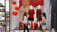 Lalu ada pertunjukan fashion show pakaian chinese.