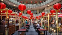 Mal Artha Gading menyajikan pertunjukan Barongsai setiap jam 5 sore.