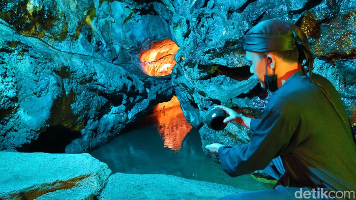 Pemandangan di objek wisata Gua Lawa di Kabupaten Purbalingga, Jawa Tengah, Sabtu (29/1/2022). Di dalam gua di kaki Gunung Slamet itu terdapat Sendang Drajat yang airnya dipercaya berkhasiat.