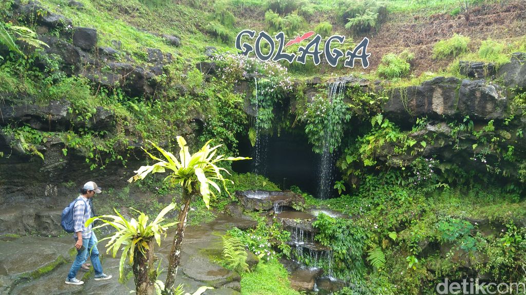 Pemandangan di objek wisata Gua Lawa di Kabupaten Purbalingga, Jawa Tengah, Sabtu (29/1/2022). Di dalam gua di kaki Gunung Slamet itu terdapat Sendang Drajat yang airnya dipercaya berkhasiat.