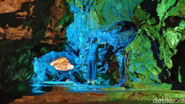 Pemandangan di objek wisata Gua Lawa di Kabupaten Purbalingga, Jawa Tengah, Sabtu (29/1/2022). Di dalam gua di kaki Gunung Slamet itu terdapat Sendang Drajat yang airnya dipercaya berkhasiat.