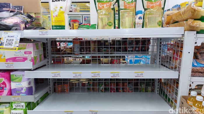 Stok Minyak Goreng di Minimarket Kosong