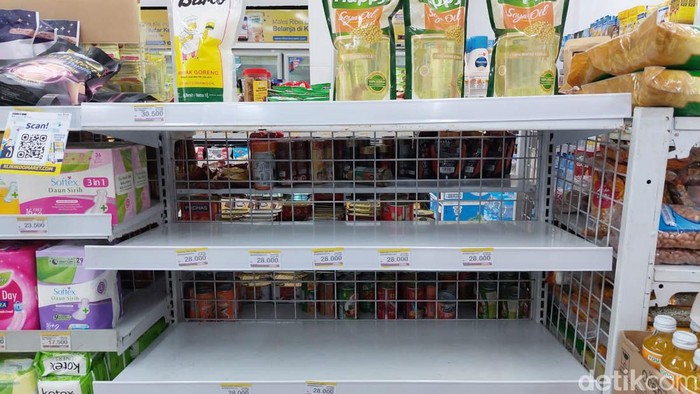 Stok Minyak Goreng di Minimarket Kosong