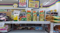 Sampai saat ini aturan pembelian minyak goreng masih berlaku. Untuk minyak goreng 2 liter maksimal pembelian satu. Untuk kemasan 1 liter, maksimal 2. 