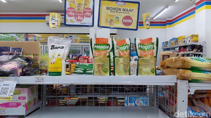Stok Minyak Goreng di Minimarket Kosong
