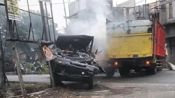 tabrakan karambol di lamongan