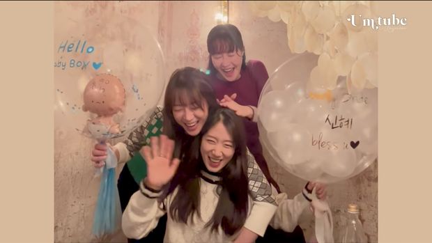 Teman-teman Park Shin Hye merayakan kehamilannya