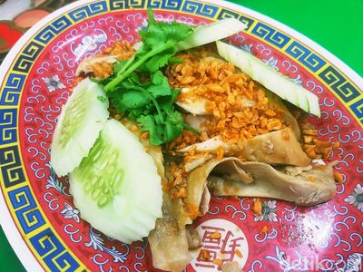Lezatnya Ayam Rebus dan Babi Kuluyuk di Wong Fu Kie yang Legendaris
