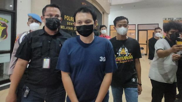 AF Tersangka Modus 'Tabrak Lari' di Jaktim AF Tersangka Modus 'Tabrak Lari' di Jaktim